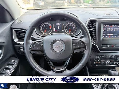 Used 2020 Jeep Cherokee Latitude Plus FWD image 16