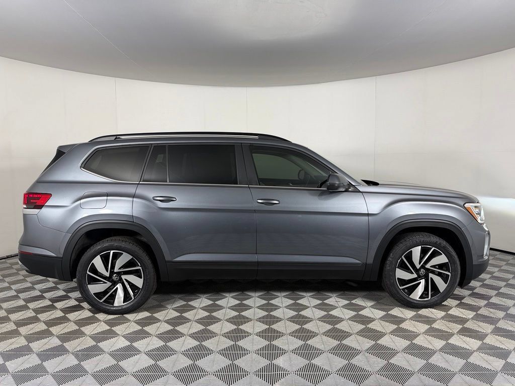 Used 2024 Volkswagen Atlas SE AWD/4WD image 5