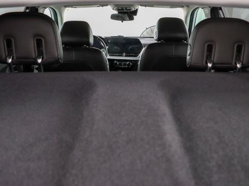 Used 2024 Chevrolet Trax LT w/ Sunroof Package FWD image 28
