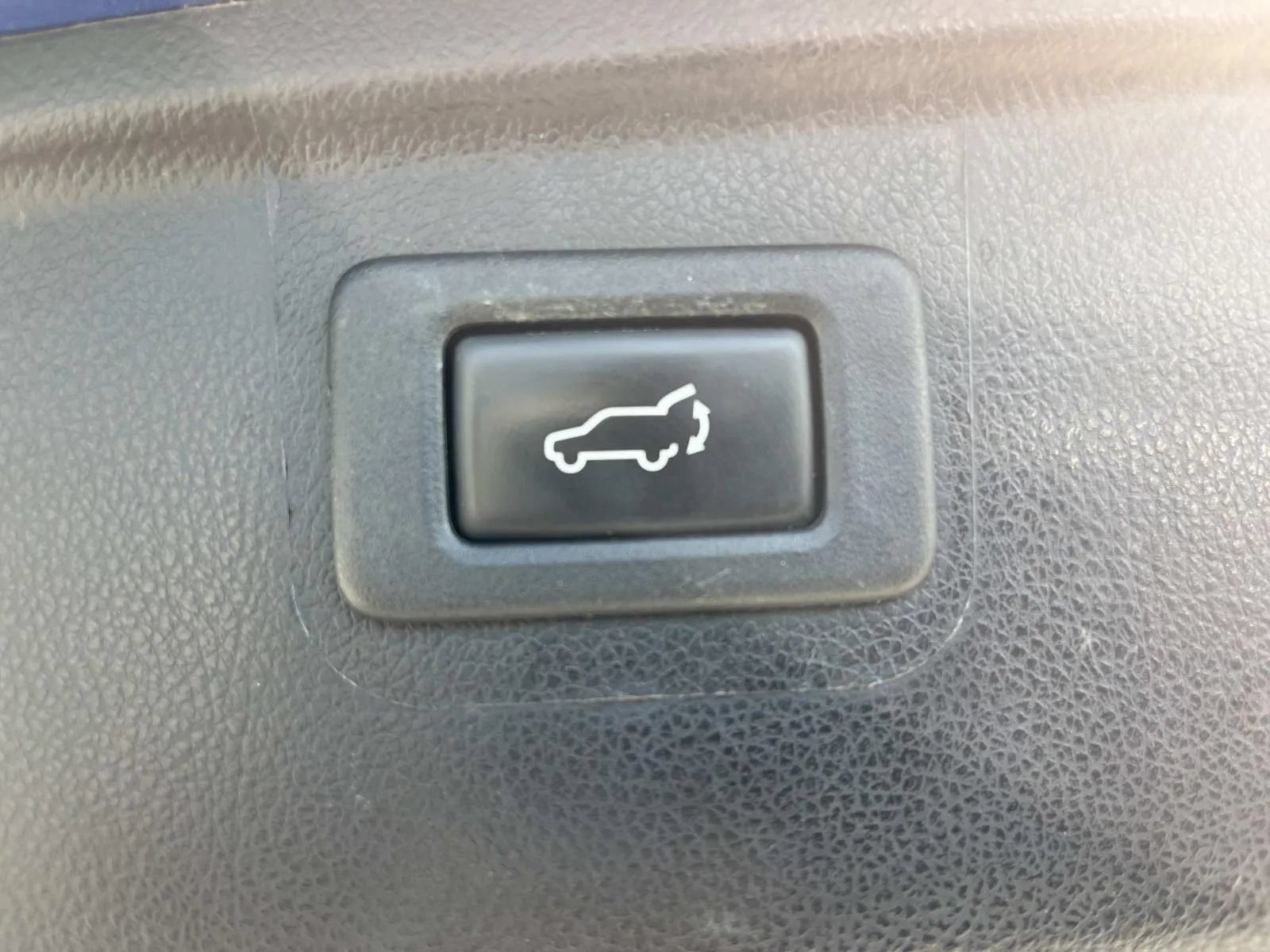 Used 2017 Subaru Outback 3.6R Touring AWD/4WD image 23