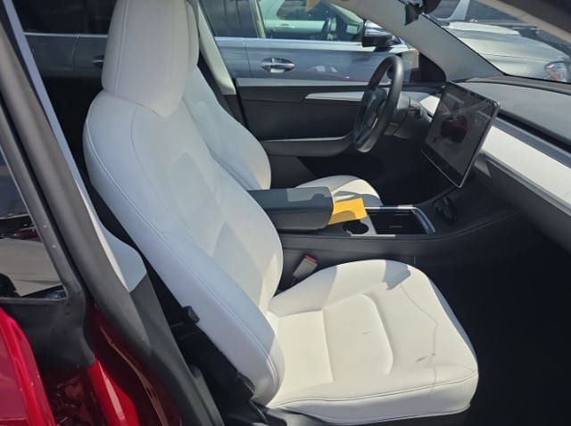 Used 2025 Tesla Model Y Long Range RWD image 16