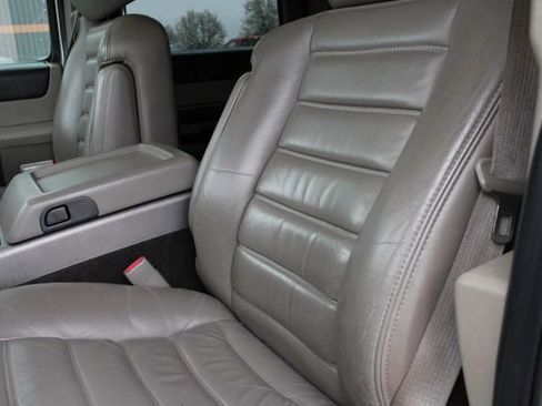 Used 2004 HUMMER H2 w/ Preferred Equipment Group image 7