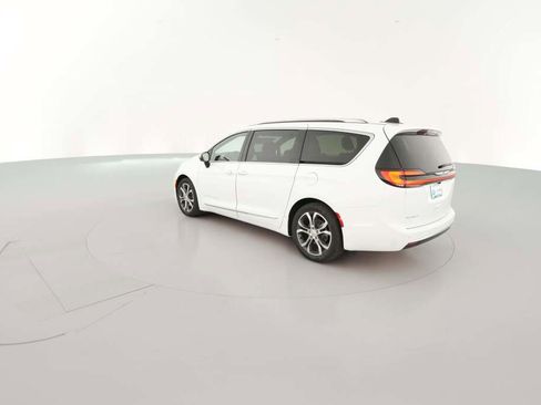New 2026 Chrysler Pacifica Pinnacle image 8