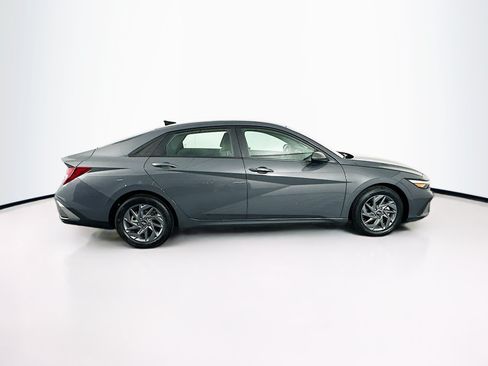 Used 2024 Hyundai Elantra SEL FWD image 10