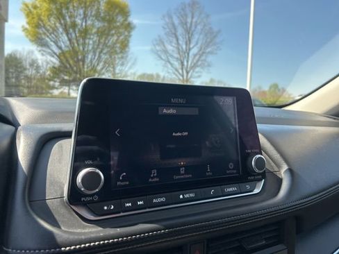 Used 2024 Nissan Rogue S image 22