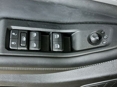 Used 2023 Jeep Grand Cherokee Limited w/ Black Appearance Package AWD/4WD image 15