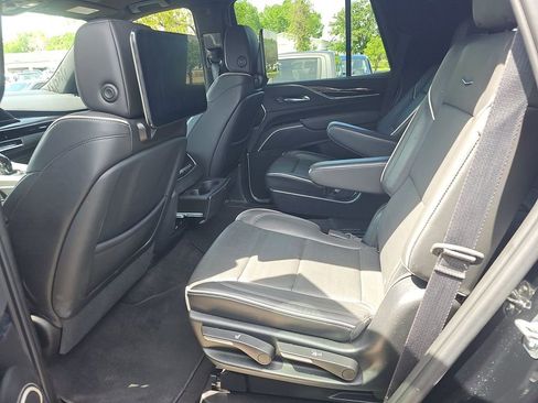 Used 2023 Cadillac Escalade Sport image 2
