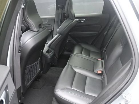 Used 2024 Volvo XC60 B5 Core AWD/4WD image 24