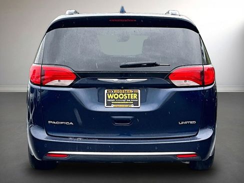 Used 2018 Chrysler Pacifica Limited w/ Tire & Wheel Group FWD image 6