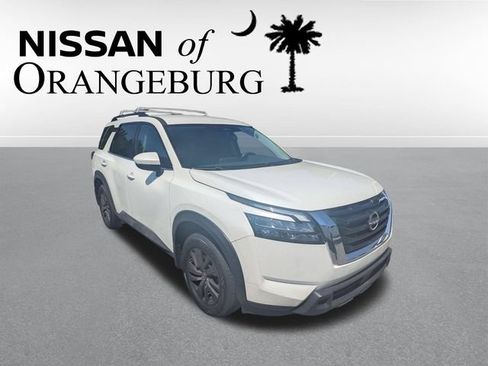 Used 2024 Nissan Pathfinder SV FWD image 1