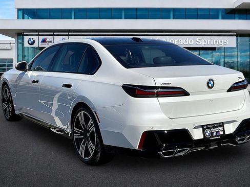 Used 2025 BMW 760i xDrive w/ Premium Package AWD/4WD image 4
