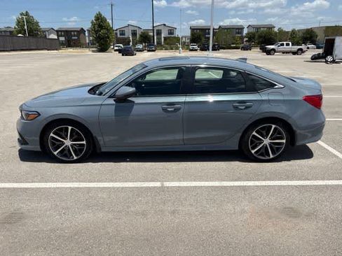 Used 2024 Honda Civic Touring image 2