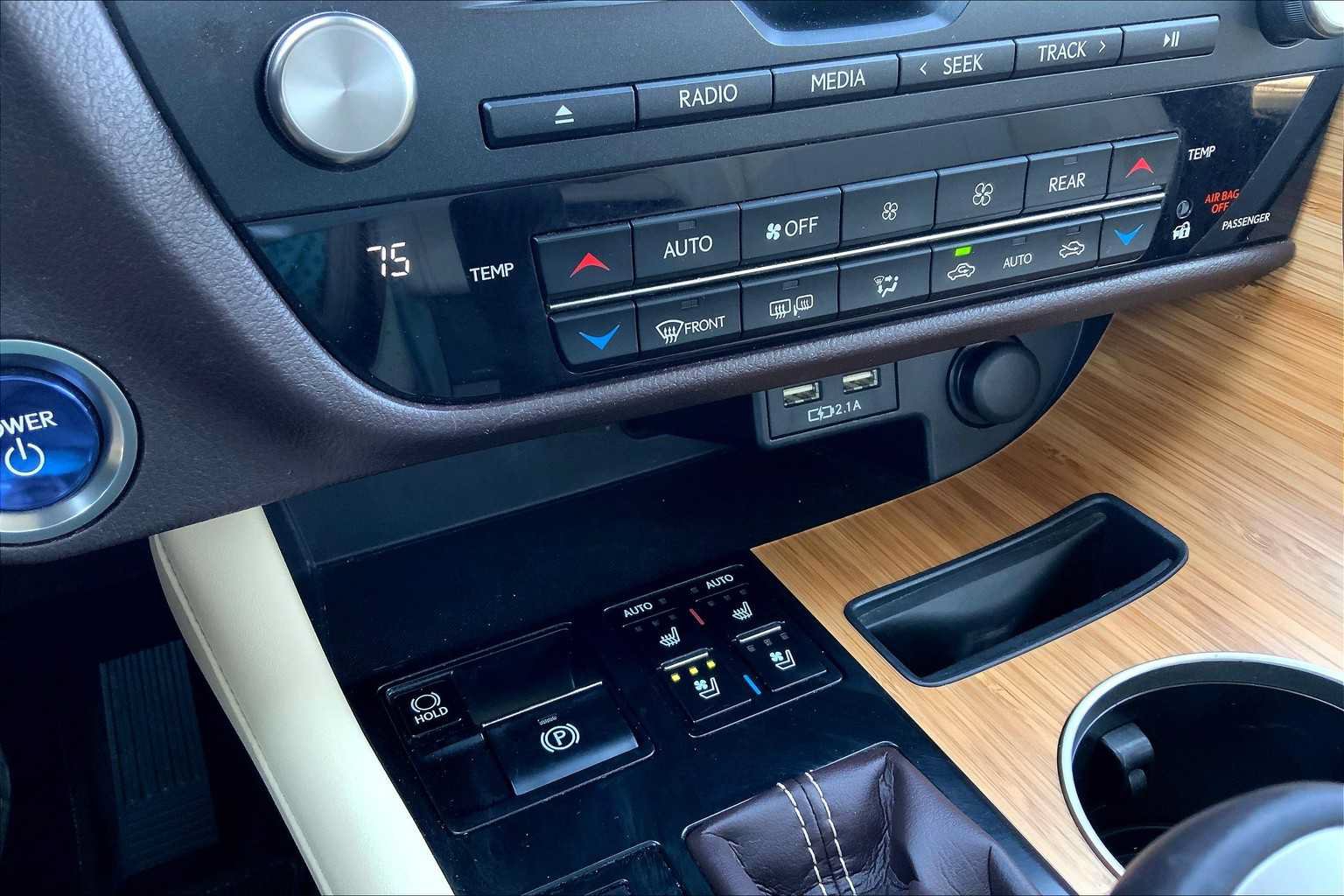 Used 2020 Lexus RX 450hL AWD w/ Premium Package image 34