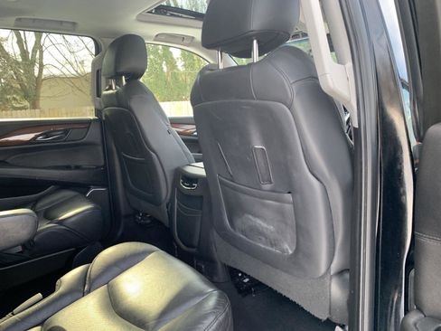 Used 2020 Cadillac Escalade ESV Luxury image 32