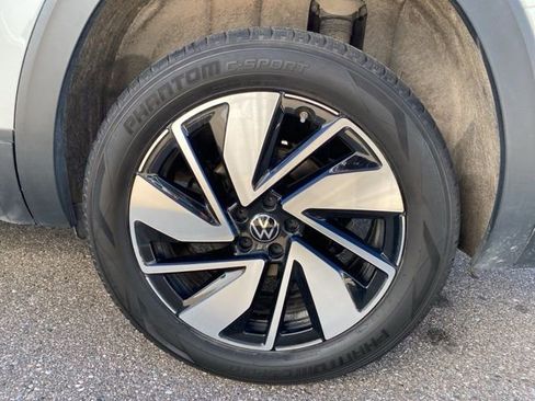 Used 2024 Volkswagen Atlas SE image 9