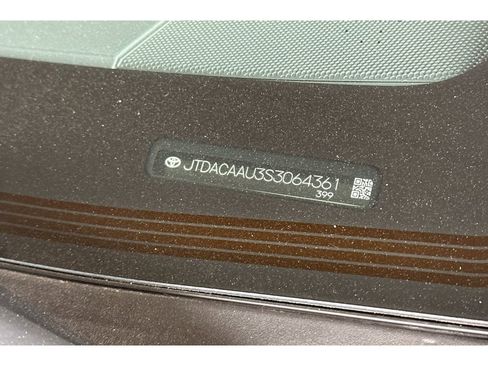 Used 2025 Toyota Prius XLE FWD image 8