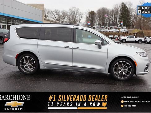 Used 2022 Chrysler Pacifica Limited image 1