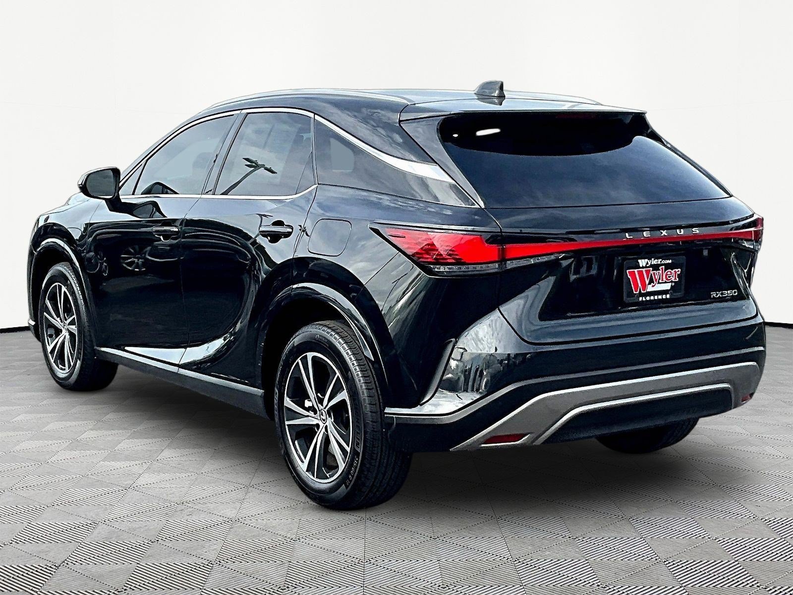 Used 2023 Lexus RX 350 Premium w/ Accessory Package FWD image 4