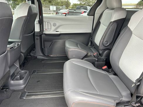 Used 2022 Toyota Sienna XSE image 16