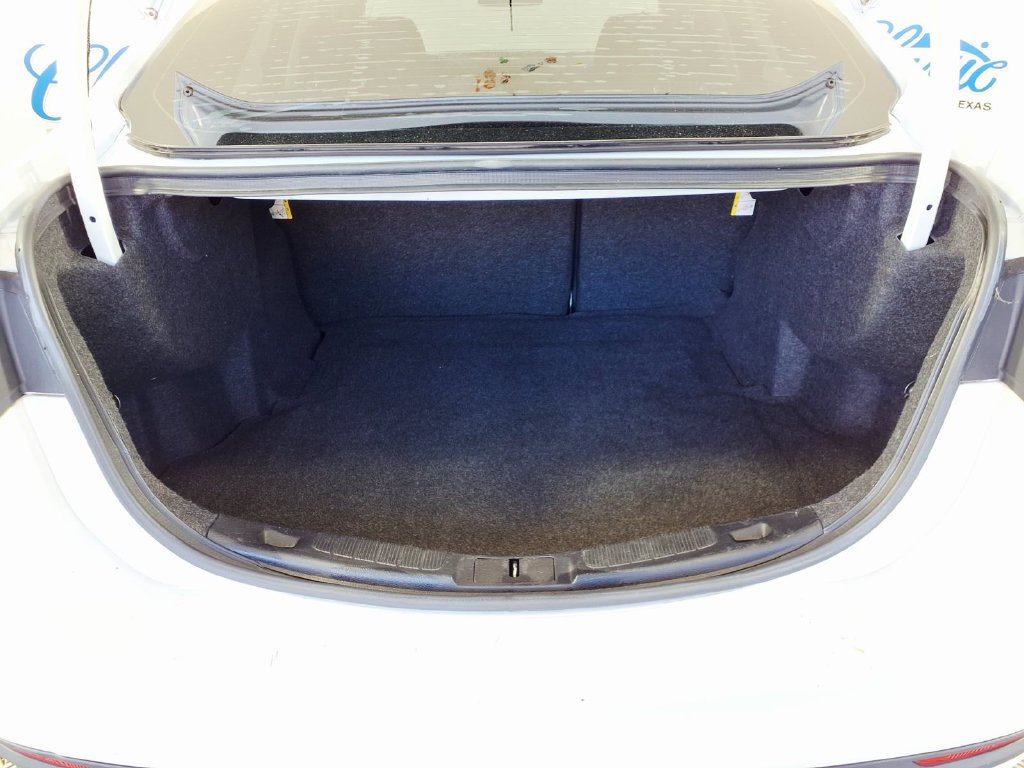 Used 2018 Ford Fusion SE FWD image 11