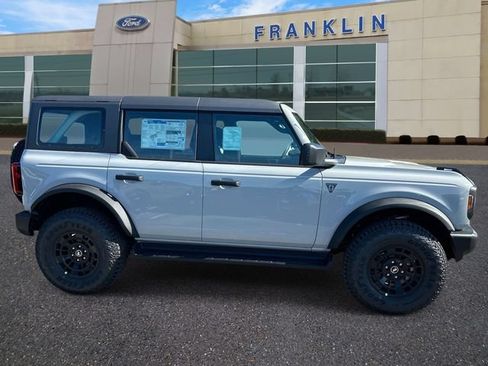 New 2026 Ford Bronco 4-Door w/ Sasquatch Package AWD/4WD image 8