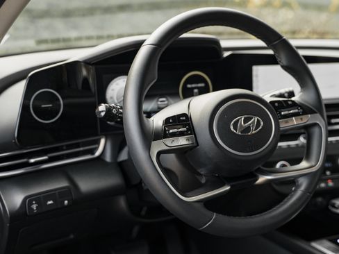 Used 2023 Hyundai Elantra Limited image 10