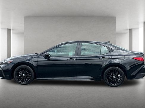 Used 2025 Toyota Camry SE image 7