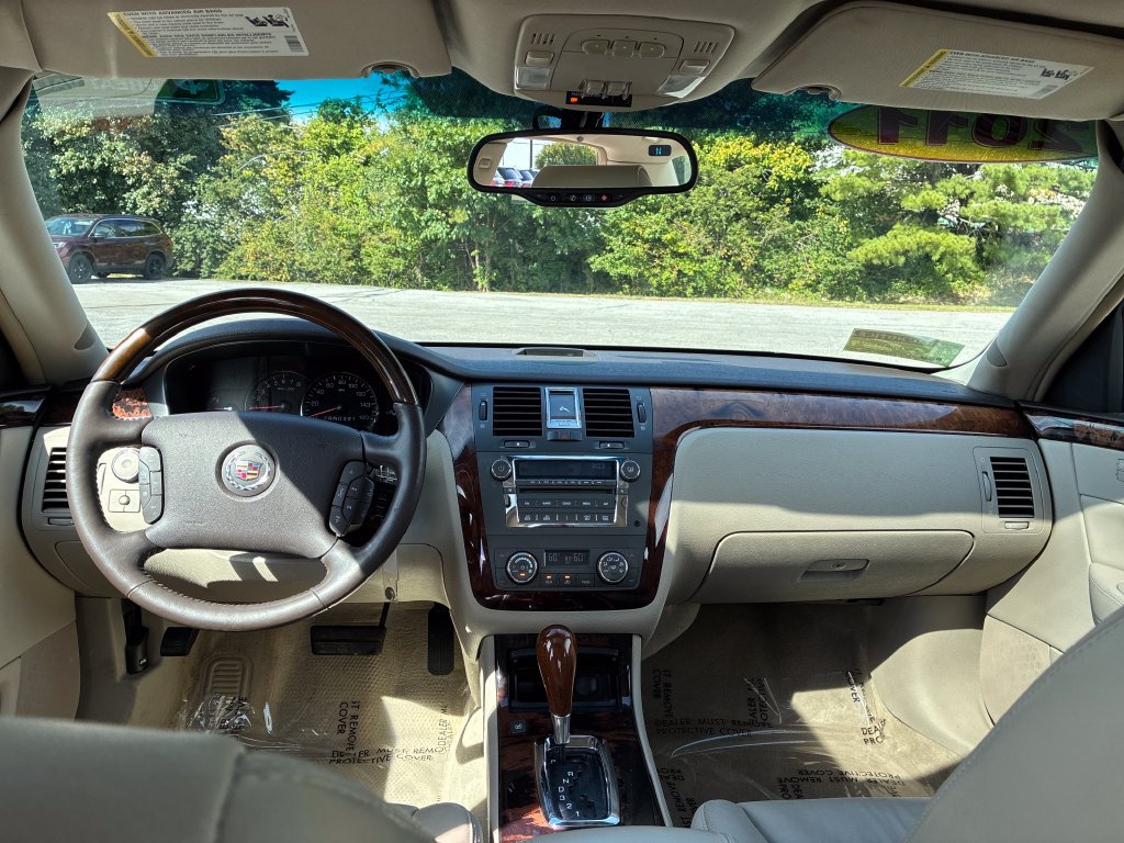 Used 2011 Cadillac DTS Luxury FWD image 19