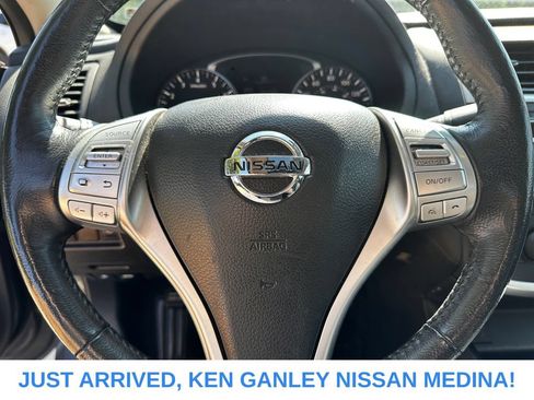 Used 2016 Nissan Altima 2.5 SL w/ Moonroof Package FWD image 12