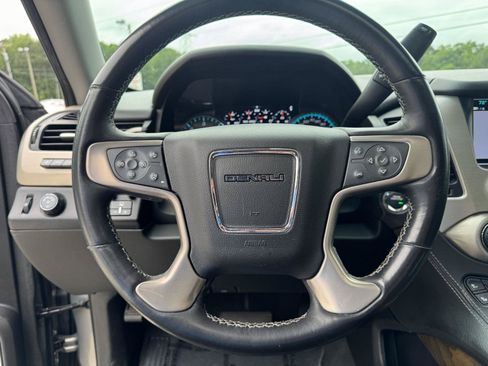 Used 2019 GMC Yukon XL Denali RWD image 3