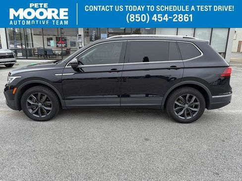 Used 2022 Volkswagen Tiguan SE w/ Panoramic Sunroof Package image 1