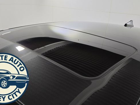 Used 2023 Hyundai Elantra Limited w/ Preferred Accessory Package image 9