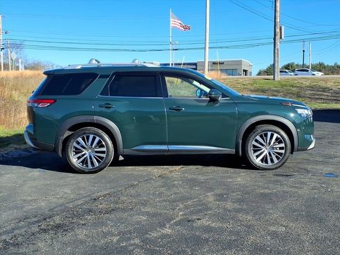 Used 2022 Nissan Pathfinder Platinum w/ Cargo Package image 2