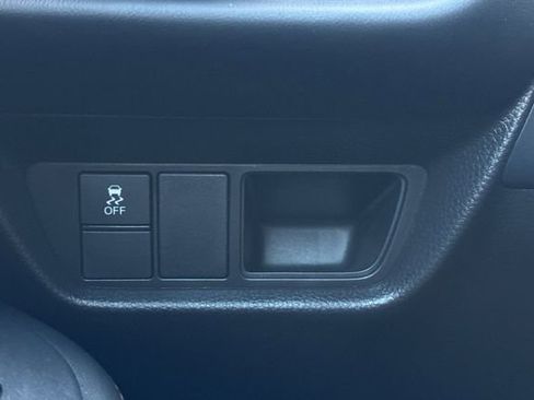 Certified 2025 Honda HR-V Sport image 32