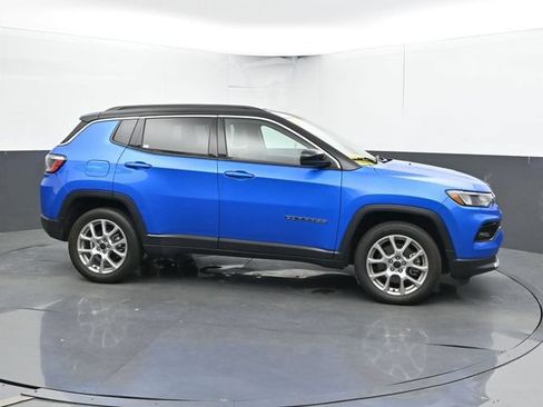 Used 2025 Jeep Compass Limited AWD/4WD image 4