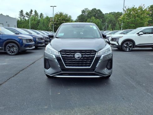 New 2025 Nissan Kicks Play S image 2