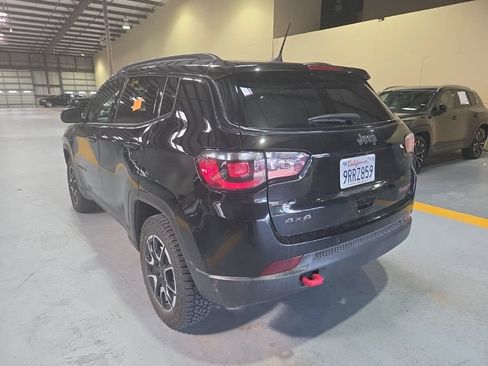 Used 2025 Jeep Compass Trailhawk AWD/4WD image 8