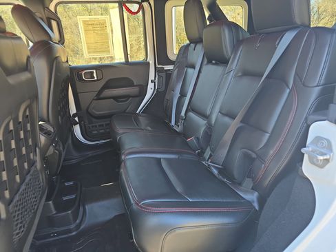 Used 2018 Jeep Wrangler Unlimited Rubicon w/ Dual Top Group image 16