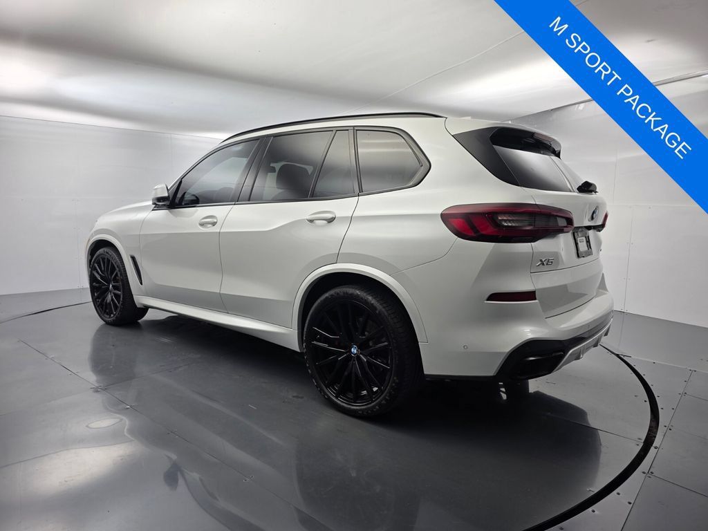 Certified 2022 BMW X5 sDrive40i w/ M Sport Package RWD image 4