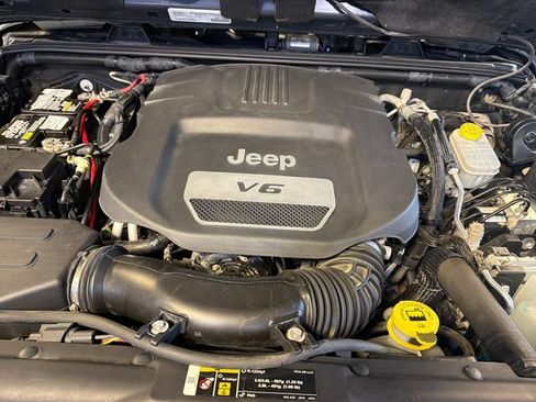 Used 2018 Jeep Wrangler Unlimited Rubicon w/ Cold Weather Group AWD/4WD image 23