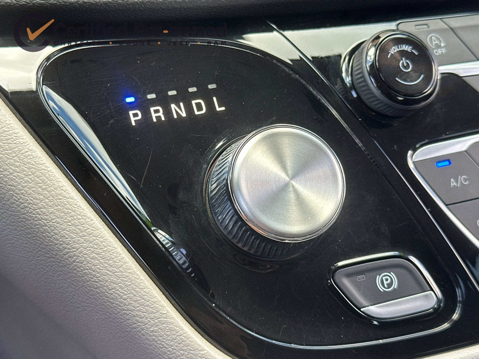 Used 2024 Chrysler Pacifica Touring-L FWD image 23