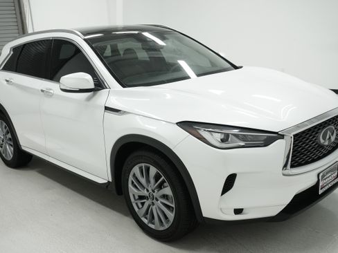 Used 2023 INFINITI QX50 Luxe FWD image 3