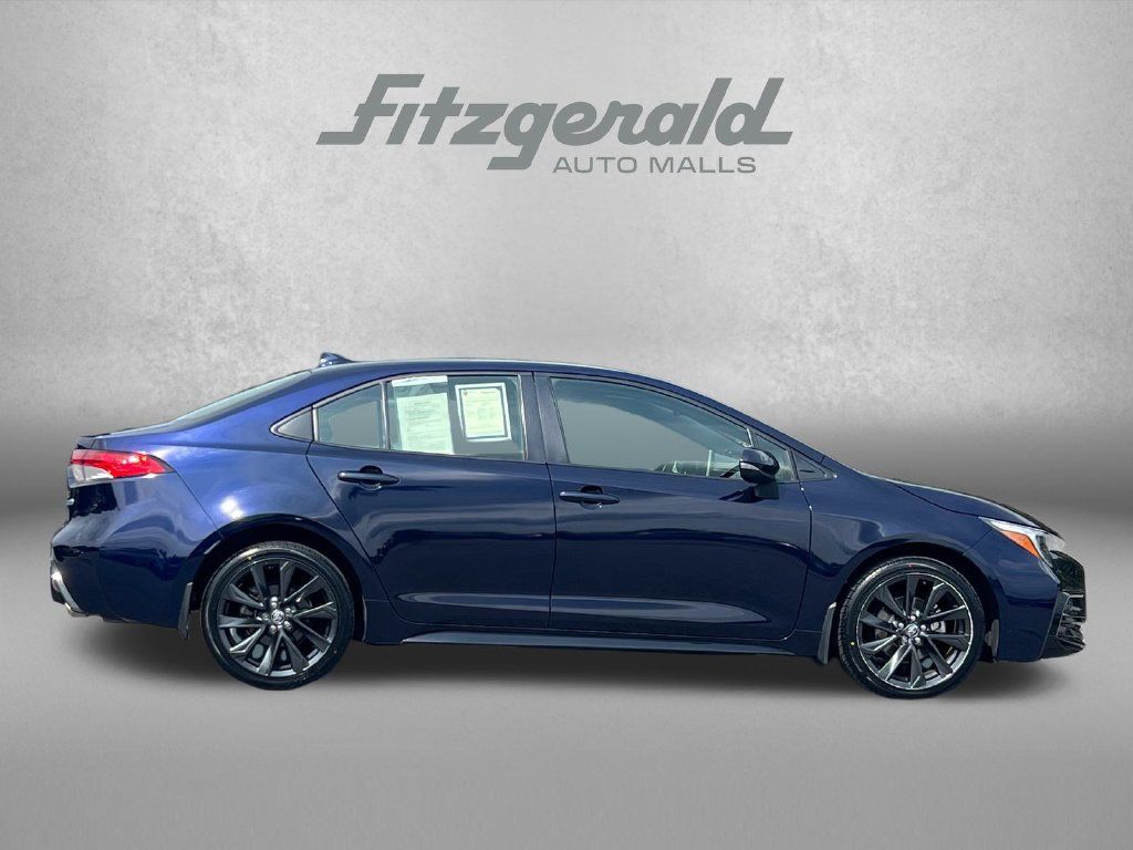 Used 2023 Toyota Corolla SE w/ SE Package FWD image 3