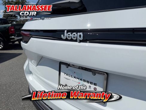 New 2026 Jeep Grand Cherokee Limited w/ Luxury Tech Group II RWD image 5