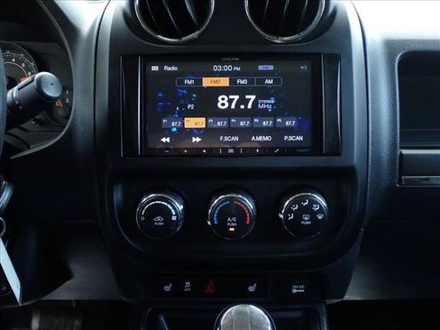 Used 2017 Jeep Patriot High Altitude FWD image 18