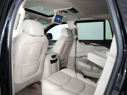 Used 2018 Cadillac Escalade Premium Luxury image 37