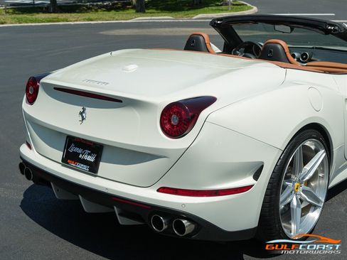 Used 2017 Ferrari California T RWD image 64