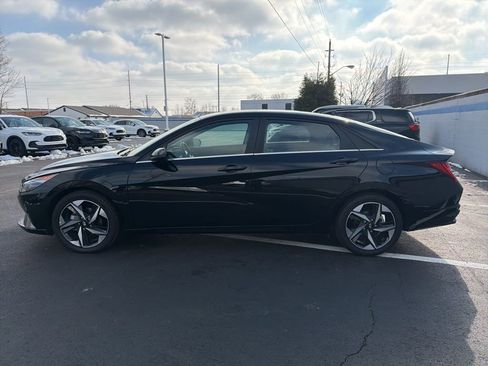 Used 2023 Hyundai Elantra Limited image 2