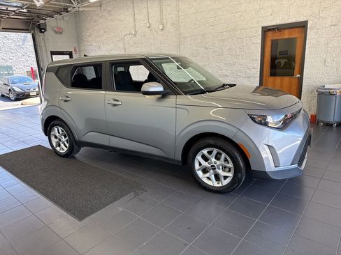 Used 2024 Kia Soul LX w/ Option Group 015 FWD image 1