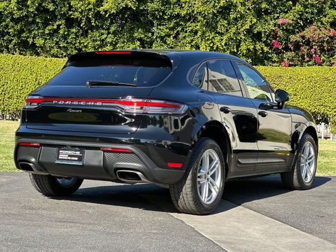 Certified 2025 Porsche Macan AWD/4WD image 8